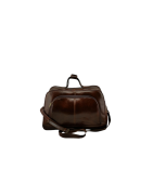 "Elegancia en cada viaje: exclusiva colección de bolsos de piel"